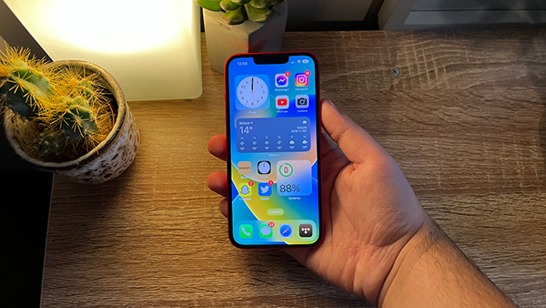 Màn hinh iPhone 14 chỉ dùng lại ở 60Hz nhưng vẫn mang lại những trải nghiệm sắc nét và chân thực cho người dùng
